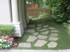 fake grass side yard with flagstone in Oakville ON
