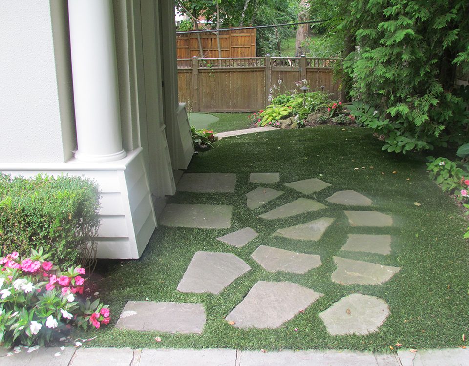 fake grass side yard with flagstone in Oakville ON