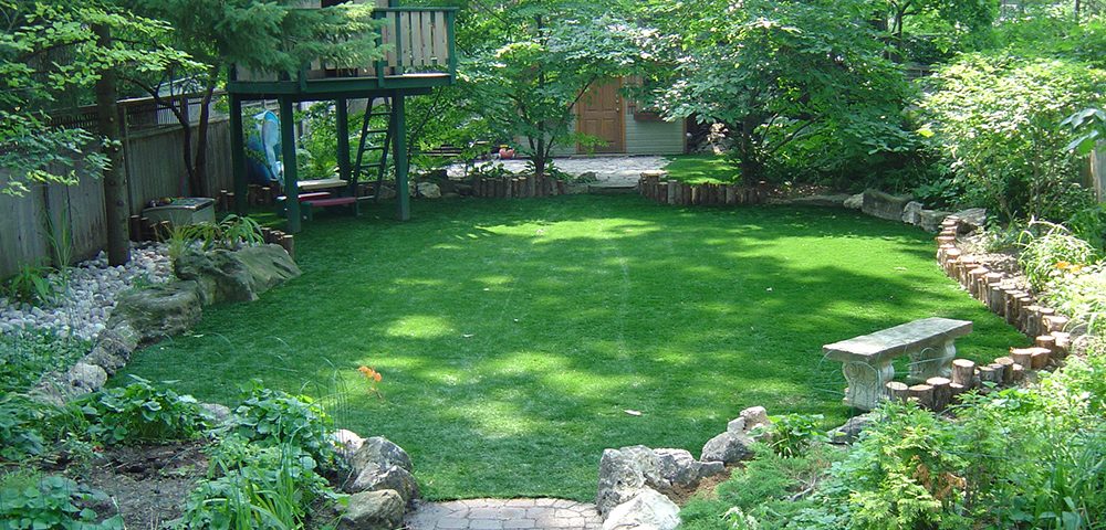 gorgeous yard with artificial lawn turf in Burlington Ontario
