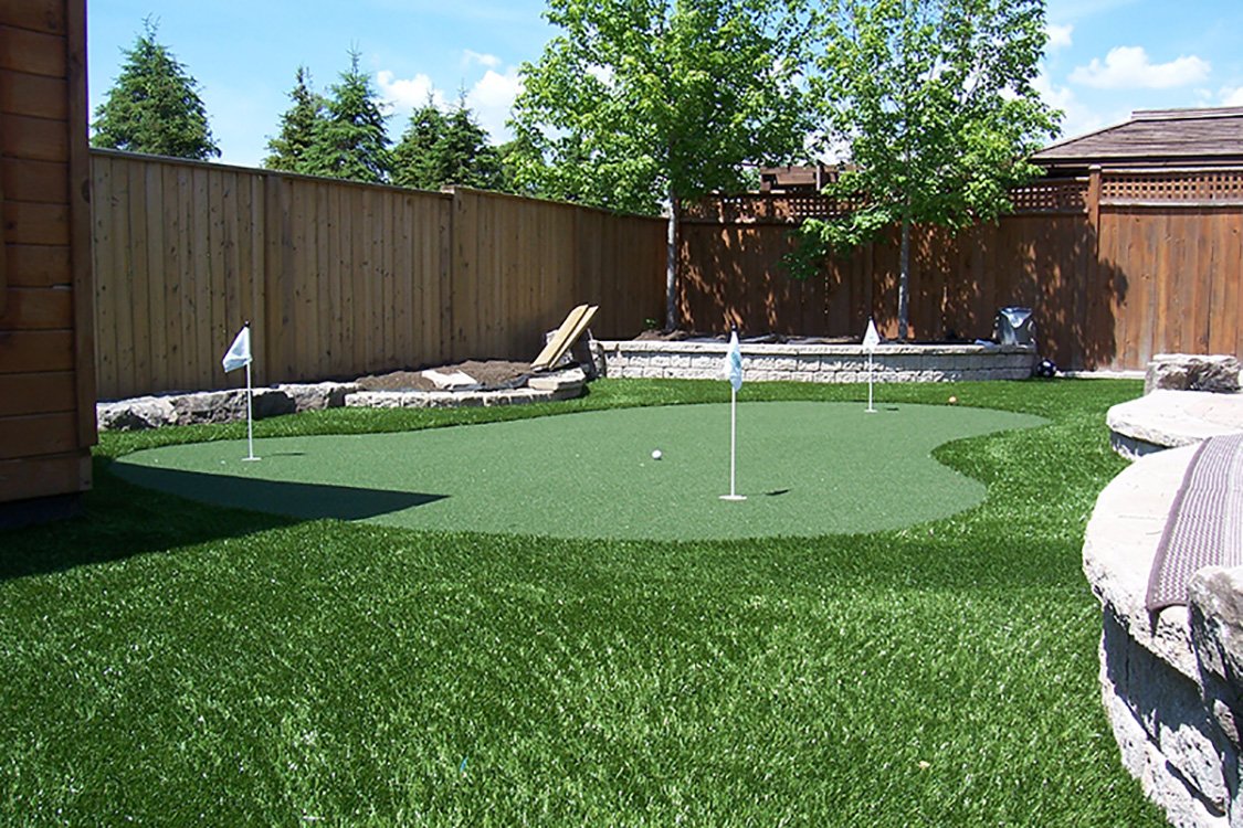 artificial golf greens & turf pic