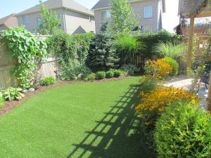 Natural looking landscape using synthetic turf 