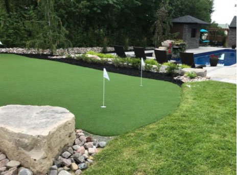 designturf-golf-greens-near-swimming-pool